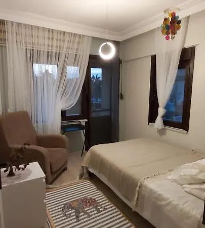 Havuzlu Bahceli Muestakil Side