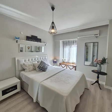 Havuzlu Bahceli Muestakil Apartament