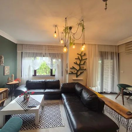 Havuzlu Bahceli Muestakil Apartament