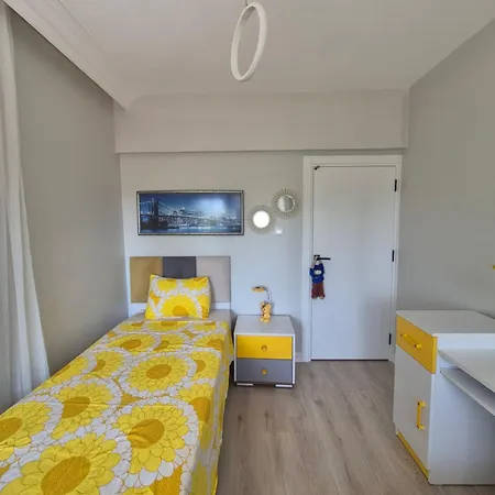 Havuzlu Bahceli Muestakil Apartament Side