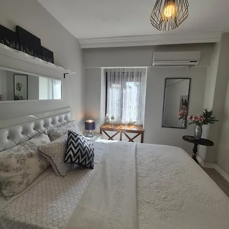 Havuzlu Bahceli Muestakil Apartament *