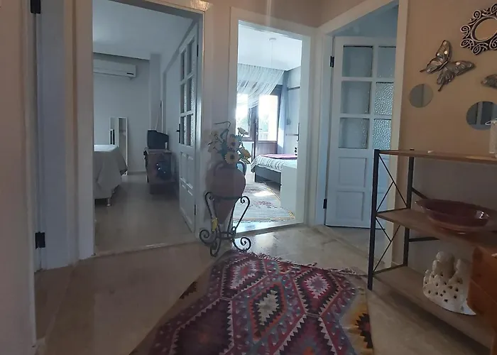 Havuzlu Bahceli Muestakil Side