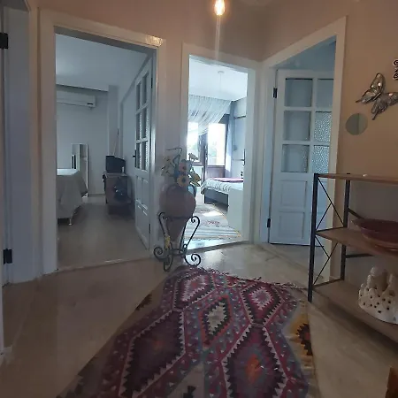 Havuzlu Bahceli Muestakil Сиде