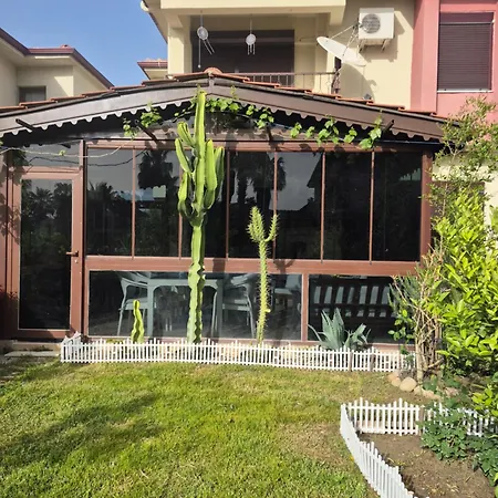 Havuzlu Bahçeli Müstakil *