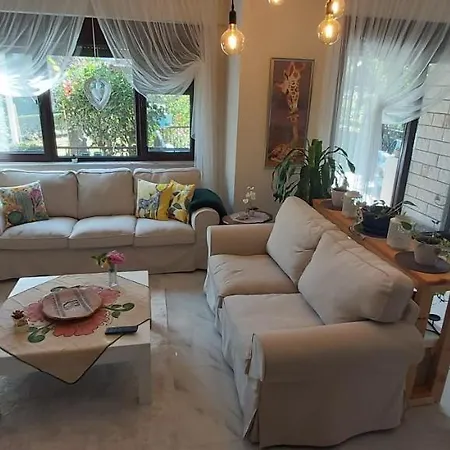 Havuzlu Bahceli Muestakil סייד