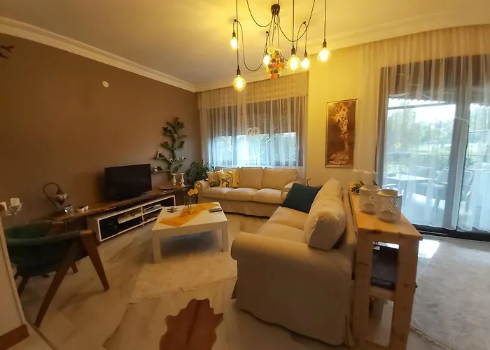 Havuzlu Bahçeli Müstakil Apartamento Side