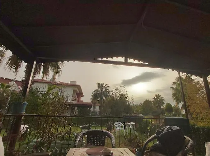 Havuzlu Bahçeli Müstakil Apartamento Side