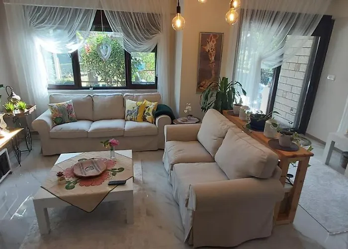 Havuzlu Bahçeli Müstakil Side